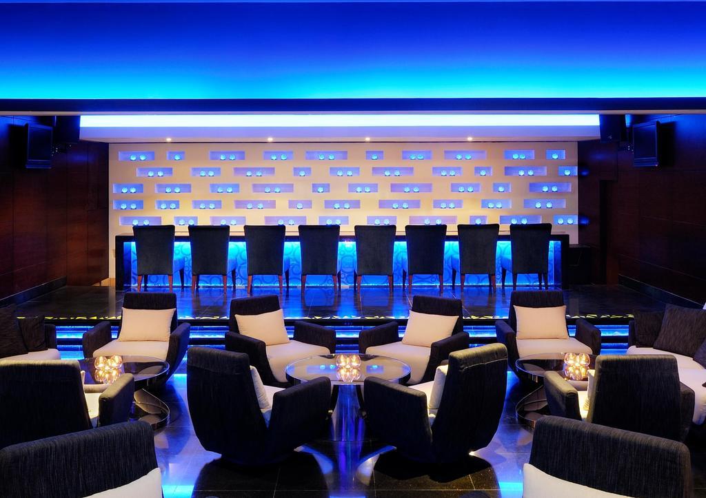 Asiana Hotel Dubai Bagian luar foto The bar at the 101 bar