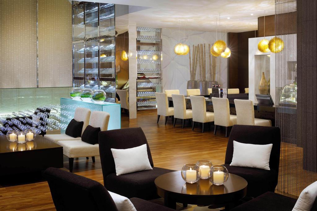 Asiana Hotel Dubai Bagian luar foto The Lounge at the airport