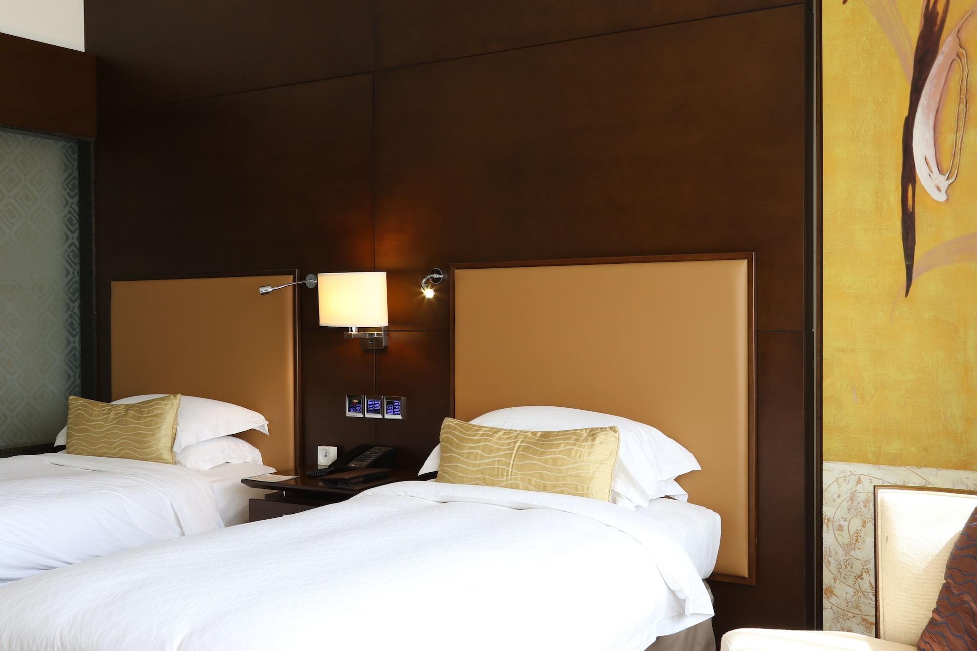 Asiana Hotel Dubai Bagian luar foto A room at the hotel