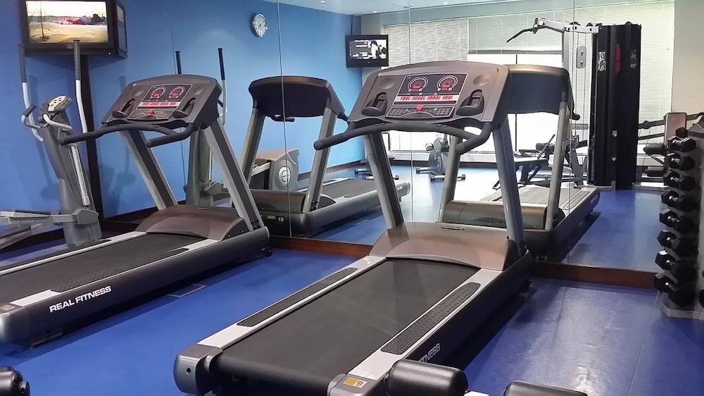 Asiana Hotel Dubai Bagian luar foto Treadmills