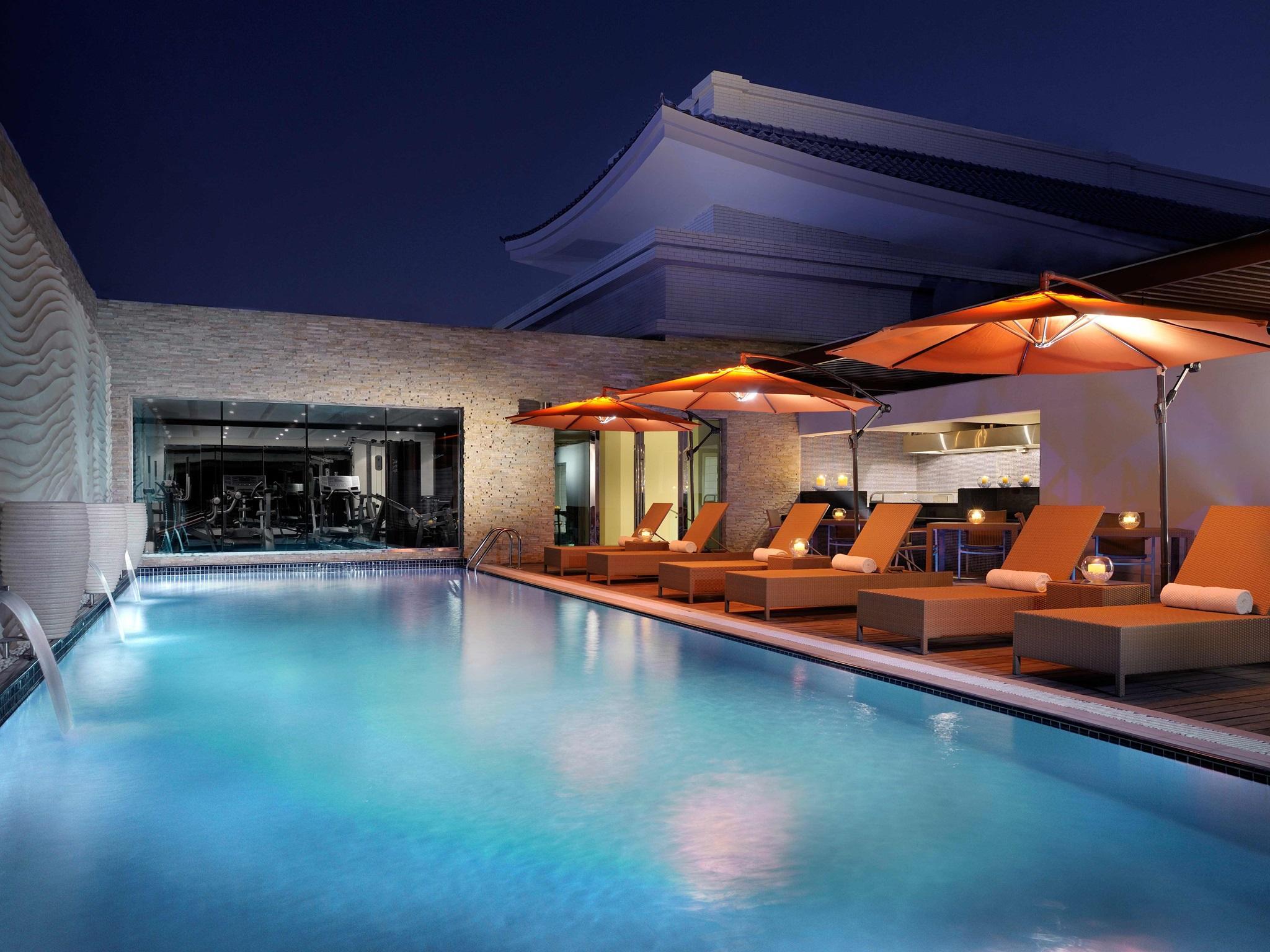 Asiana Hotel Dubai Bagian luar foto The pool at the hotel