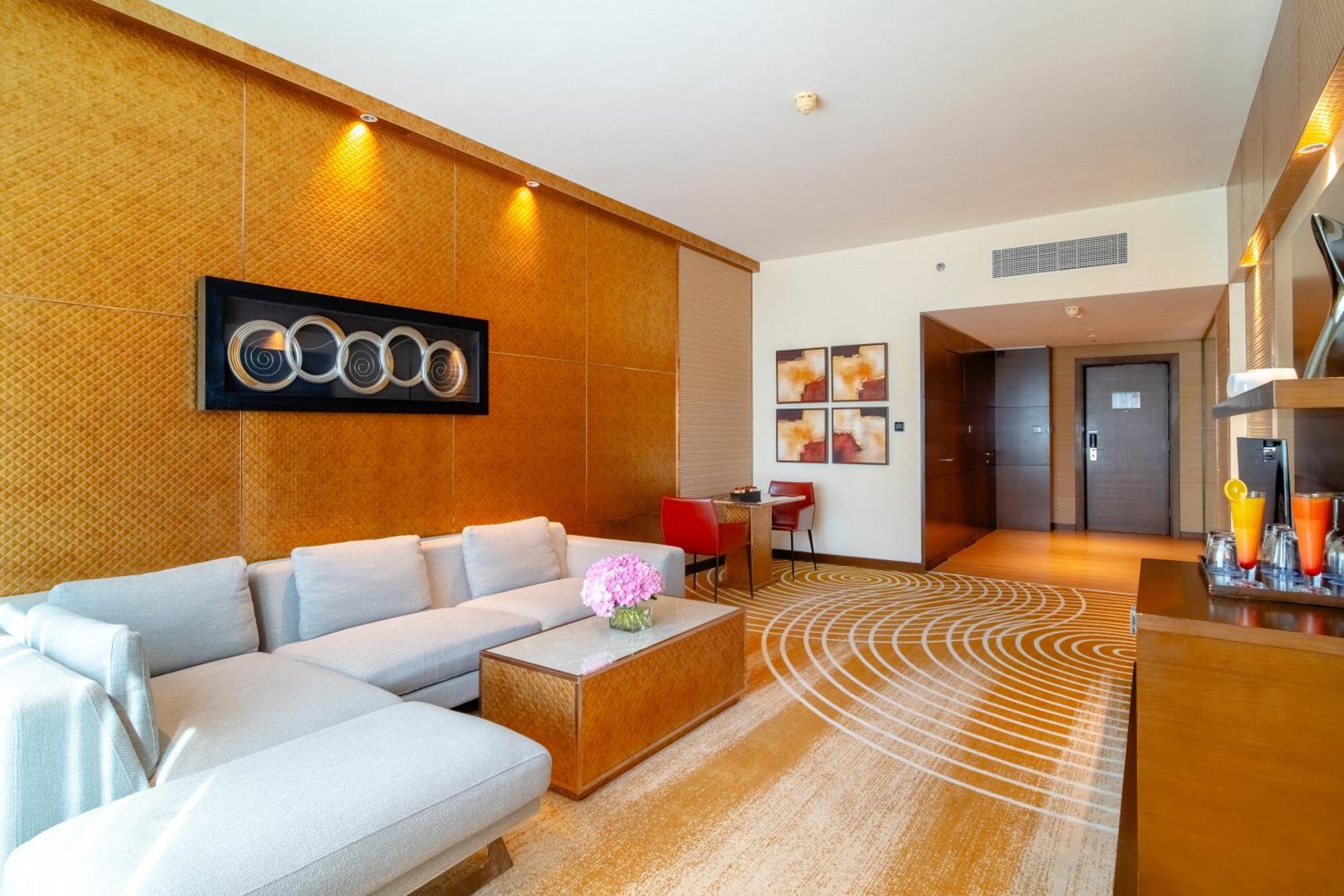 Asiana Hotel Dubai Bagian luar foto A suite at the hotel