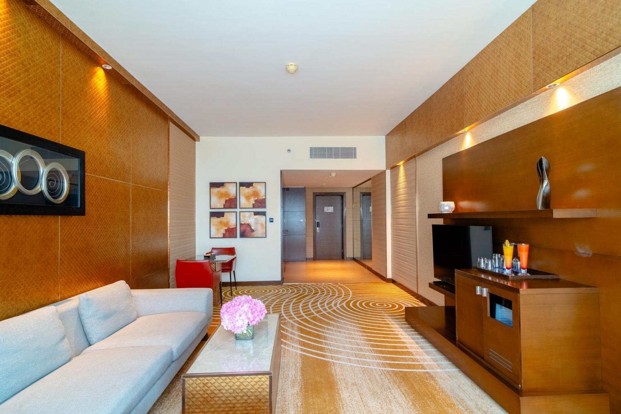 Asiana Hotel Dubai Bagian luar foto A suite at the hotel