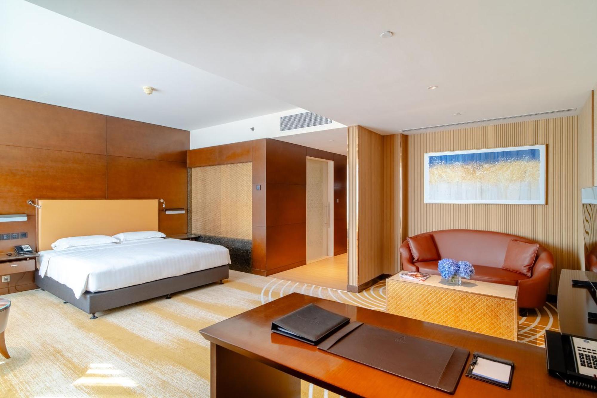 Asiana Hotel Dubai Bagian luar foto A suite at the hotel