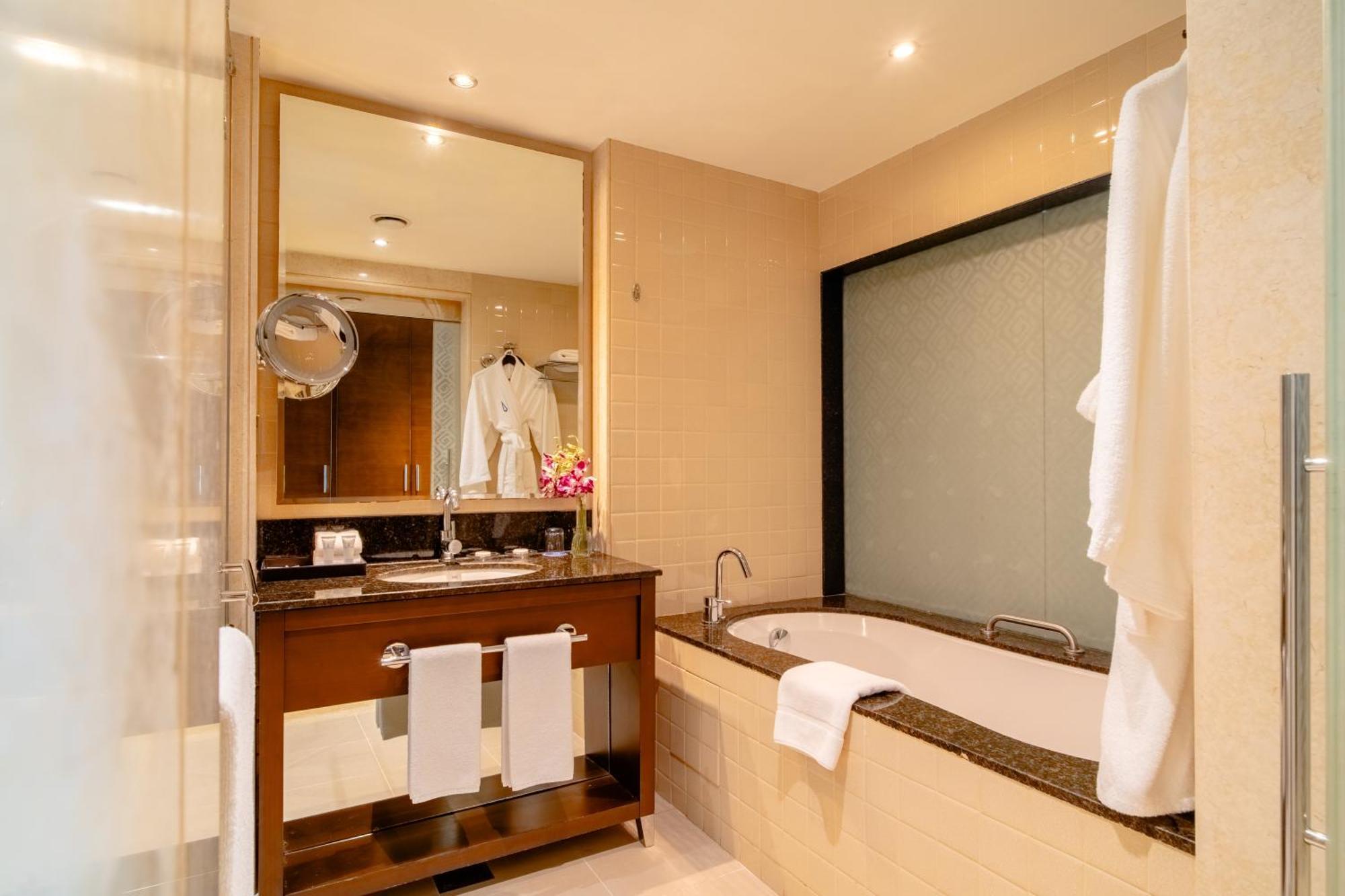 Asiana Hotel Dubai Bagian luar foto Bathroom