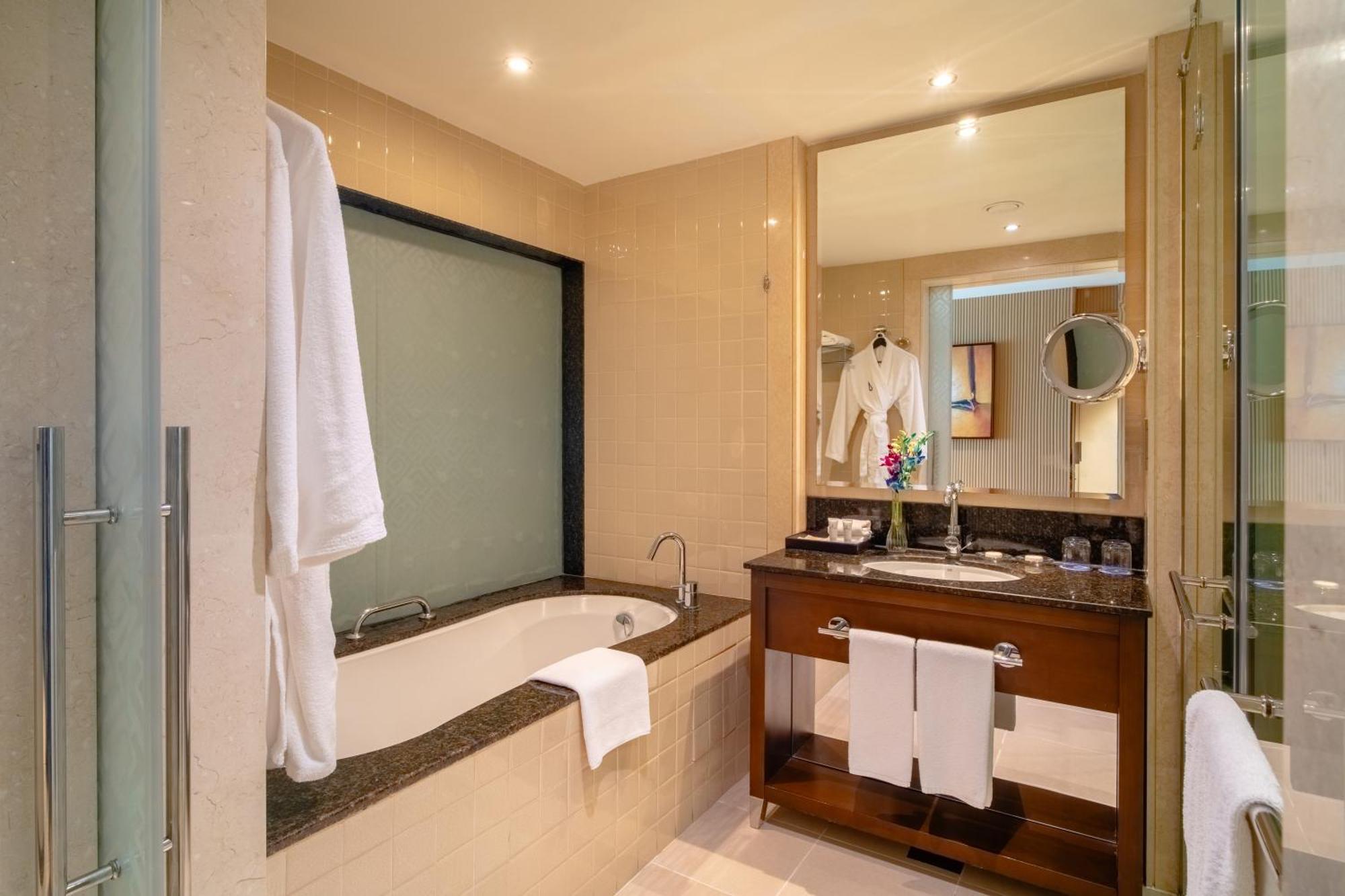 Asiana Hotel Dubai Bagian luar foto A bathroom in a hotel