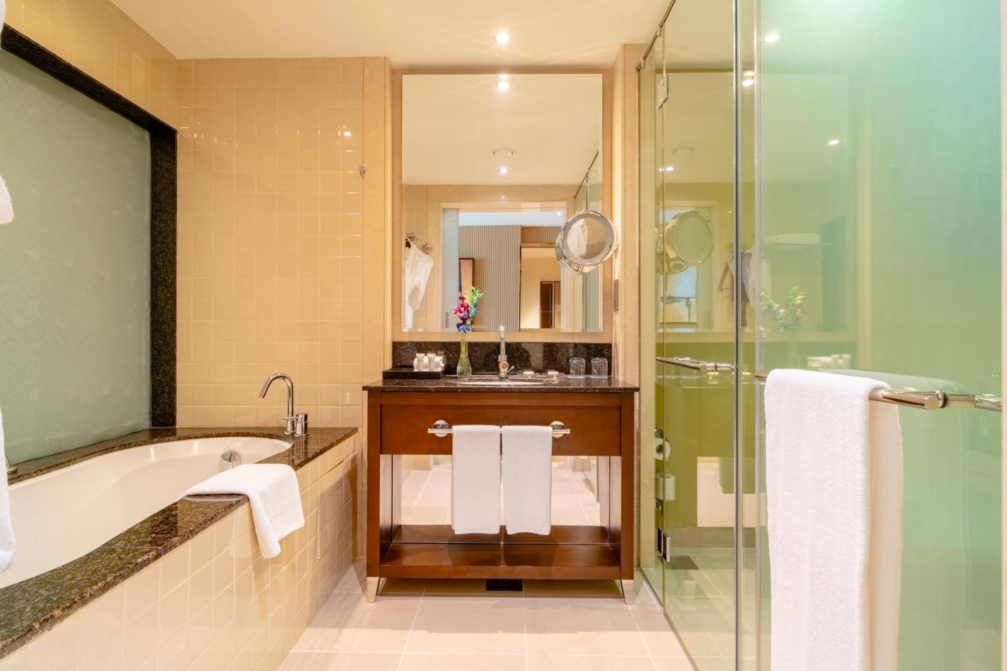 Asiana Hotel Dubai Bagian luar foto Bathroom