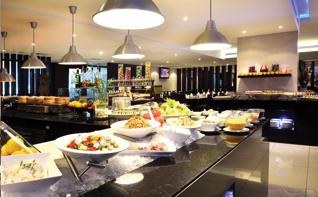 Asiana Hotel Dubai Bagian luar foto A buffet at a hotel