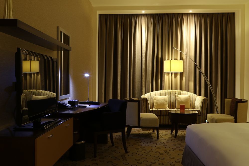 Asiana Hotel Dubai Bagian luar foto A room at the hotel